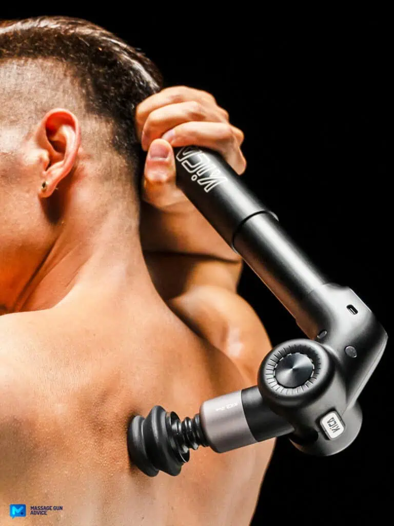 KiCA Evo Massage Gun Review - Check Out the 2 Variations 1 kica evo massage gun: masn massagin upper back